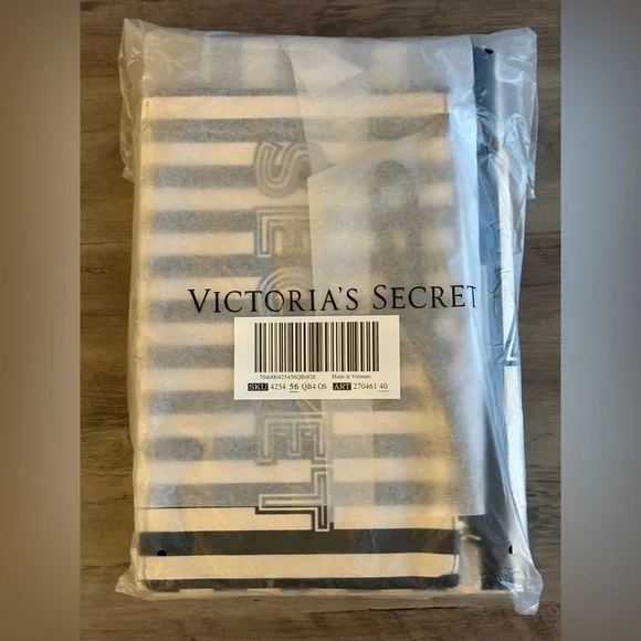 NWT Victoria's Secret Striped Tote Bag & Wristlet - Picture 3 of 3